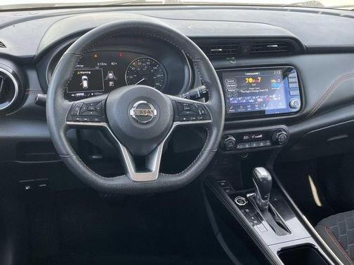 2021 Nissan Kicks SR