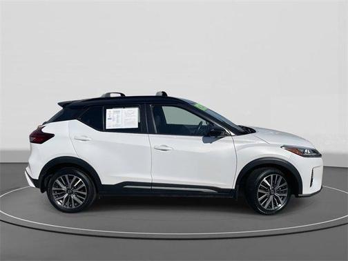 2021 Nissan Kicks SR