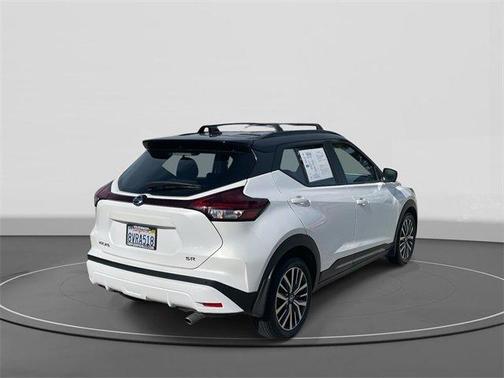 2021 Nissan Kicks SR
