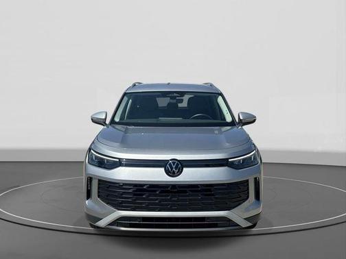 Pyrite Silver Metallic 2025 Volkswagen Tiguan 2.0T SE