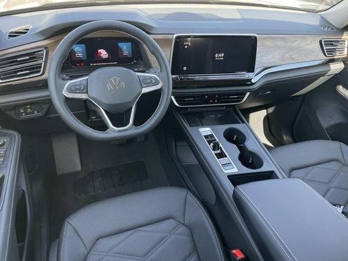 Deep Black 2026 Volkswagen Atlas 2.0T SE