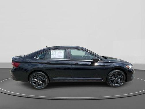 Deep Black Pearl Effect 2024 Volkswagen Jetta 1.5T SE