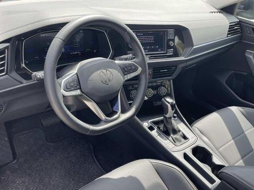 Deep Black Pearl Effect 2024 Volkswagen Jetta 1.5T SE