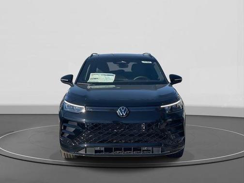 Deep Black Pearl Effect 2026 Volkswagen Tiguan 2.0T SE R-Line Black