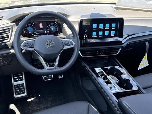 Green 2026 Volkswagen Atlas Cross Sport 2.0T SEL Premium R-Line