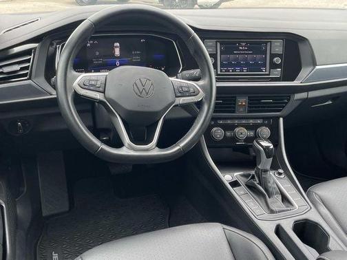 Deep Black Pearl Effect 2023 Volkswagen Jetta 1.5T SE