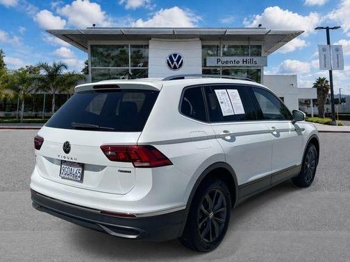 Opal White Pearl Effect 2023 Volkswagen Tiguan 2.0T SE