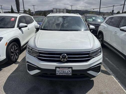 Opal White Pearl Effect 2023 Volkswagen Tiguan 2.0T SE