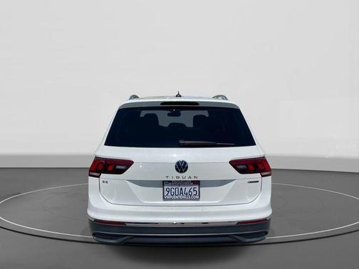 Opal White Pearl Effect 2023 Volkswagen Tiguan 2.0T SE