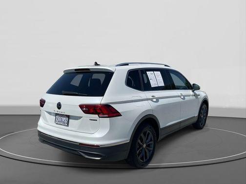 Opal White Pearl Effect 2023 Volkswagen Tiguan 2.0T SE