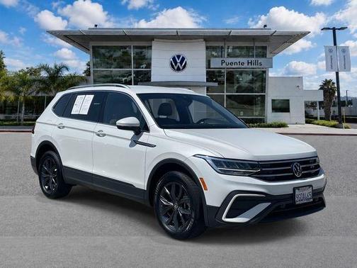Opal White Pearl Effect 2023 Volkswagen Tiguan 2.0T SE