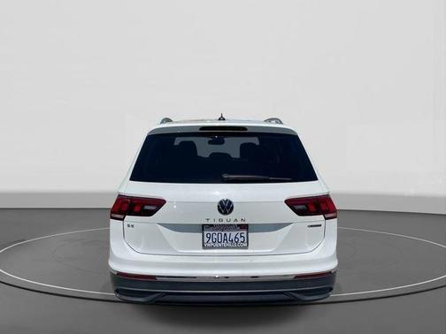 Opal White Pearl Effect 2023 Volkswagen Tiguan 2.0T SE