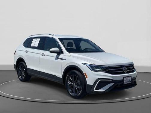 Opal White Pearl Effect 2023 Volkswagen Tiguan 2.0T SE