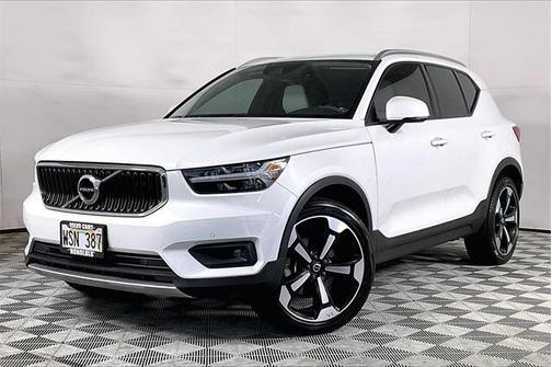 2022 Volvo XC40 T5 Momentum