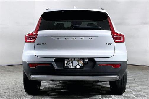 2022 Volvo XC40 T5 Momentum