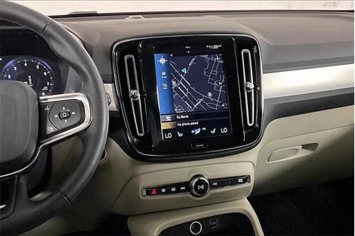 2022 Volvo XC40 T5 Momentum