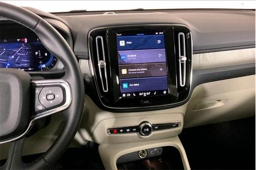 2023 Volvo XC40 B5 Plus Bright Theme