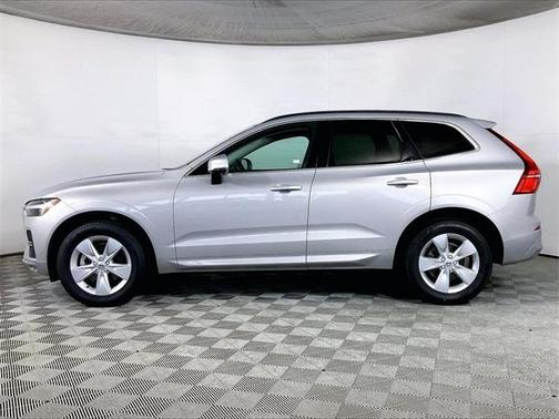 2022 Volvo XC60 B5 Momentum