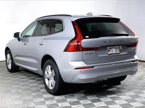 2022 Volvo XC60 B5 Momentum