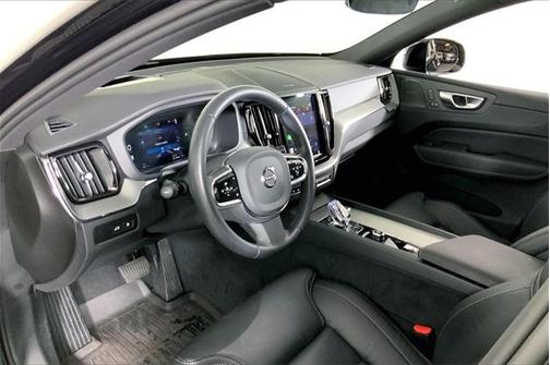 2022 Volvo XC60 B5 Momentum