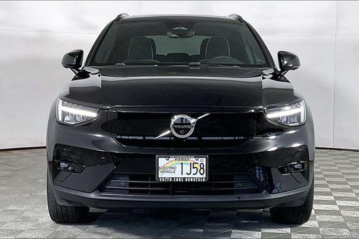 Onyx Black Metallic 2023 Volvo XC40 Recharge Pure Electric Twin Plus