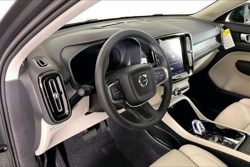 Forest Green 2026 Volvo XC40 B5 Plus