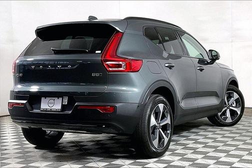 Forest Green 2026 Volvo XC40 B5 Plus