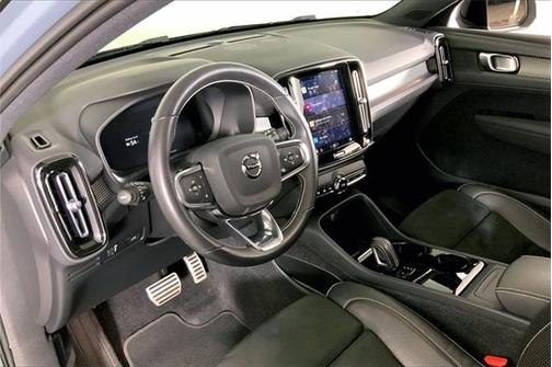2021 Volvo XC40 Recharge Pure Electric P8