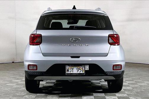 Stellar Silver 2022 Hyundai VENUE SEL