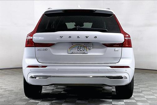 2023 Volvo XC60 Recharge Plug-In Hybrid T8 Plus Bright Theme