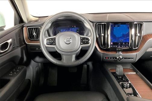 2023 Volvo XC60 Recharge Plug-In Hybrid T8 Plus Bright Theme