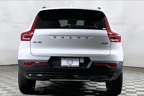 Crystal White 2026 Volvo XC40 B5 Ultra