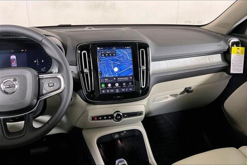 Crystal White 2026 Volvo XC40 B5 Ultra