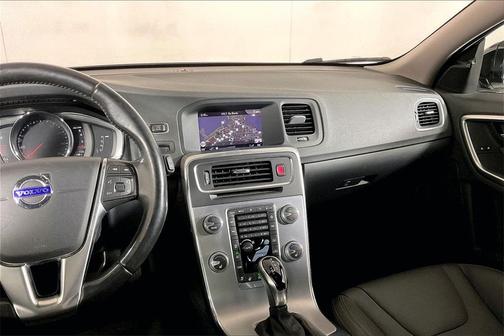 2018 Volvo V60 Cross Country T5