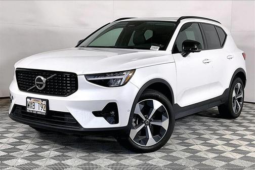 2023 Volvo XC40 B4 Ultimate Dark Theme
