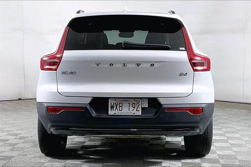 2023 Volvo XC40 B4 Ultimate Dark Theme