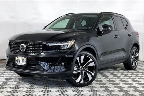 Onyx Black Metallic 2023 Volvo XC40 B5 Ultimate Dark Theme