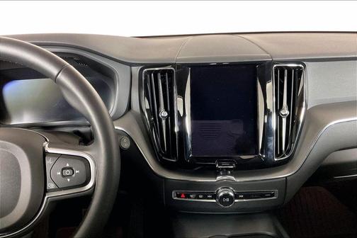 Crystal White 2025 Volvo XC60 B5 Core