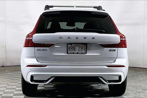 Crystal White 2025 Volvo XC60 B5 Core