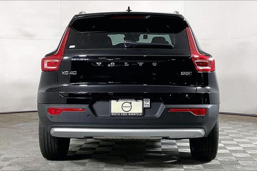 Onyx Black Metallic 2025 Volvo XC40 B5 Plus Bright Theme