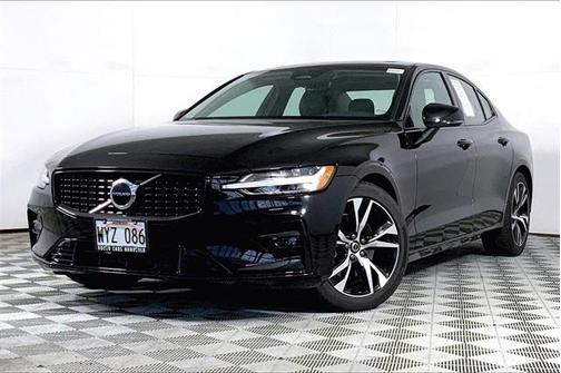 2024 Volvo S60 B5 Core Dark Theme