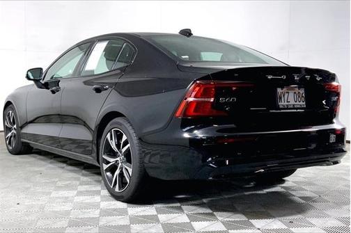 2024 Volvo S60 B5 Core Dark Theme