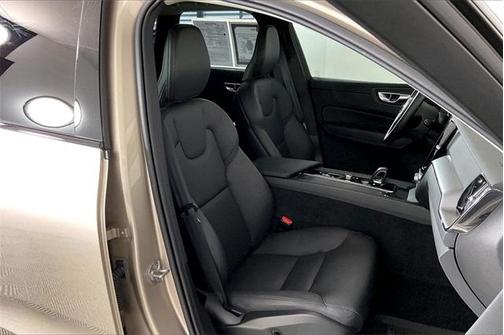 2025 Volvo XC60 Plug-In Hybrid T8 Core