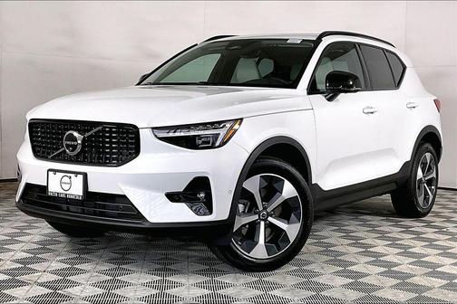 Crystal White 2026 Volvo XC40 B5 Plus