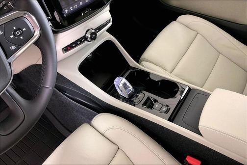 Crystal White 2026 Volvo XC40 B5 Plus