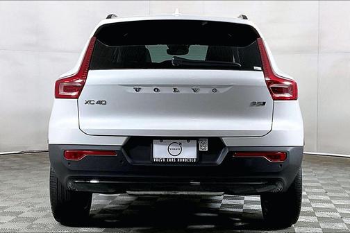 Crystal White 2026 Volvo XC40 B5 Plus