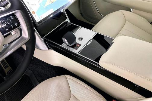 Santorini Black 2026 Land Rover Range Rover P400 SE