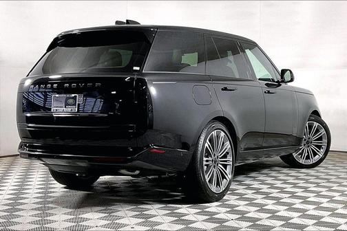 Santorini Black 2026 Land Rover Range Rover P400 SE