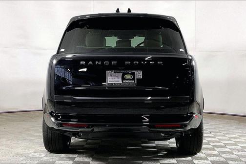 Santorini Black 2026 Land Rover Range Rover P400 SE