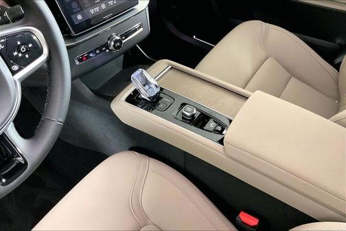 Denim Blue Metallic 2026 Volvo XC90 Plug-In Hybrid T8 Plus 6-Seater